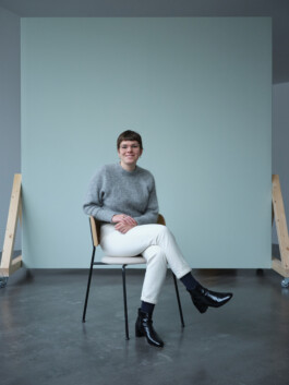 Ein natürliches Portrait der Podcasterin Debora Vogt. Sie ist ausgebildete Sexualtherapeutin und kennt sich gut mit der LGBTQ Szene aus.