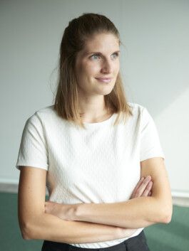 Authentsiches Business Portrait einer jungen IT-Consultant bei der Firma Netlight in München 